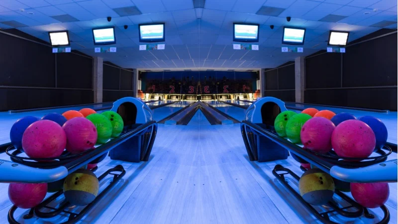 Be Your Own Boss: Start a Profitable Bowling & Entertainment Center